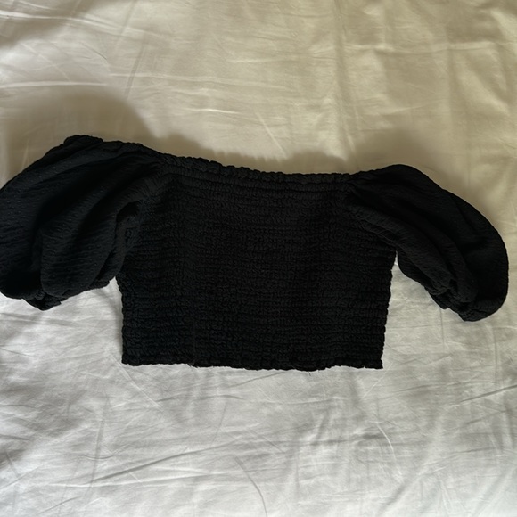 Crop Tops with off-the-shoulders Sleeves! - Picture 2 of 3